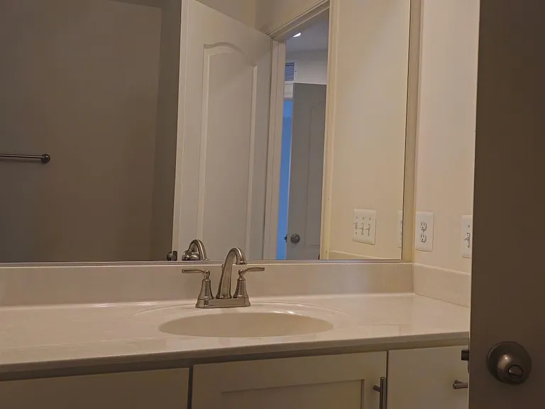 83 Clifton Mnr — Photo 27