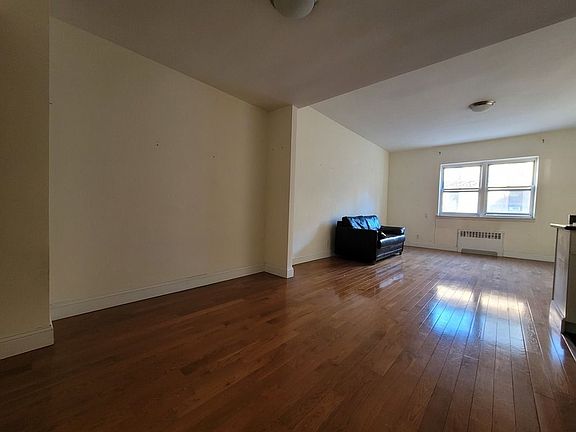3rd image of 128 E 91st St #3D