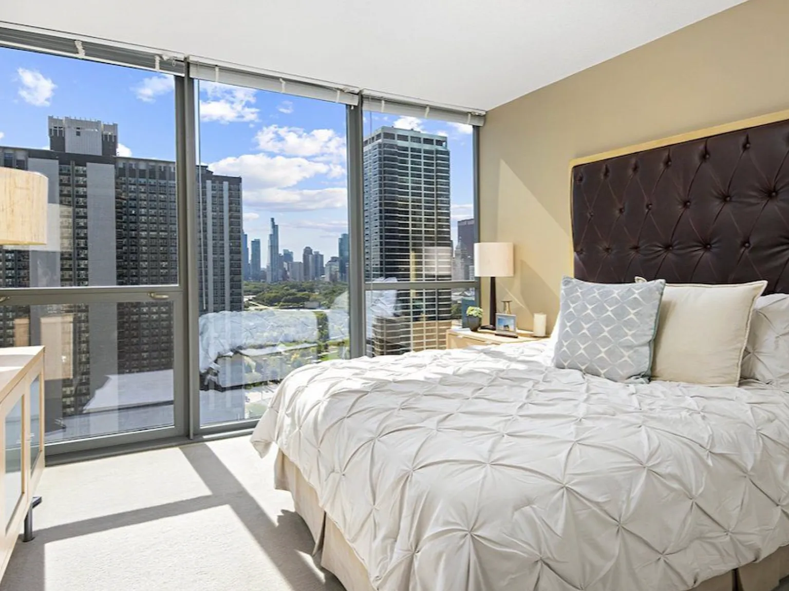 1 bed, 690 sqft, $2,964 — Photo 2
