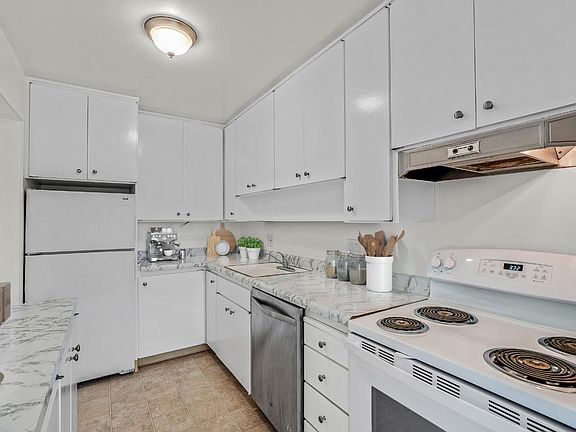 4th image of 934 Peninsula Ave APT 401