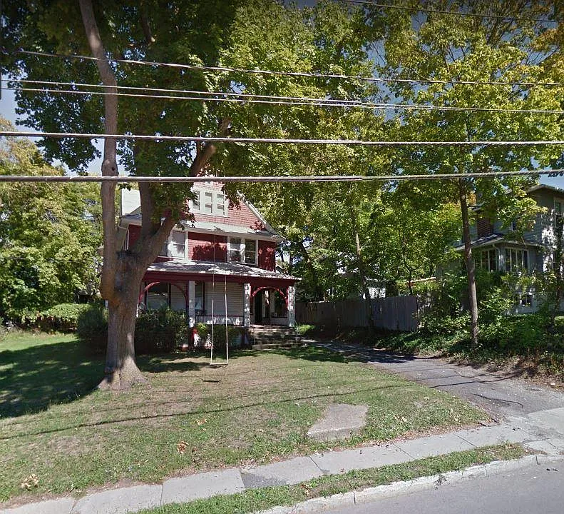312 E Seneca St — Photo 2