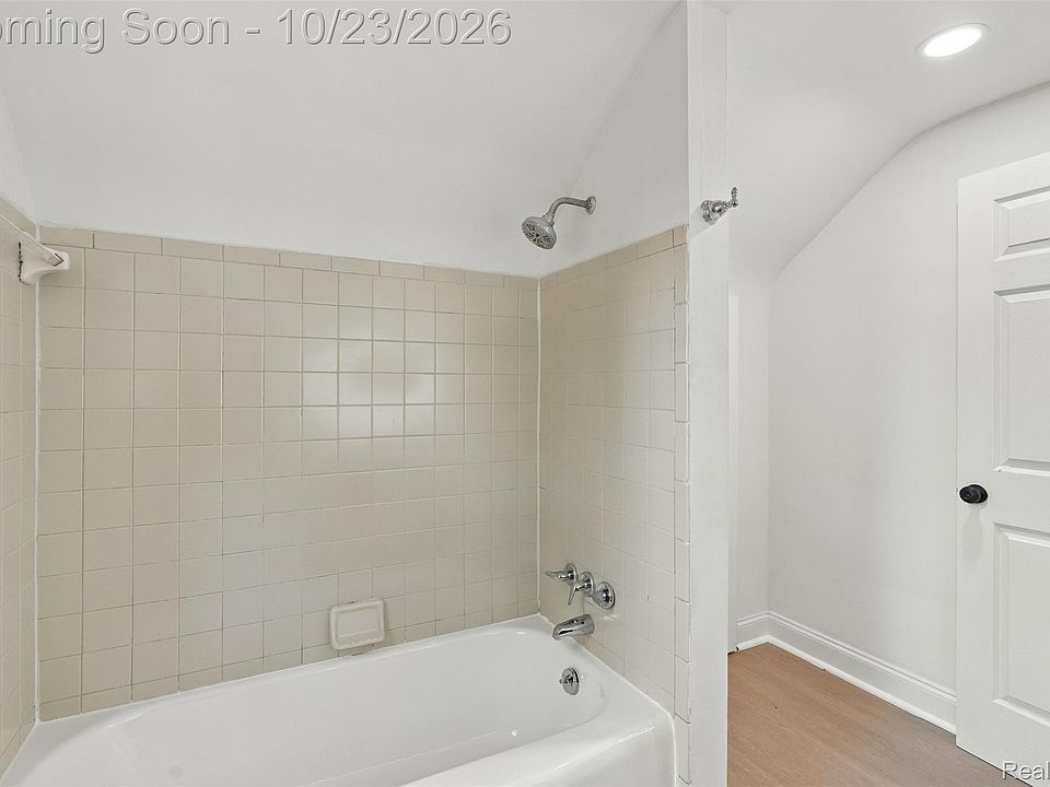 428 Girard Ave, photo 26