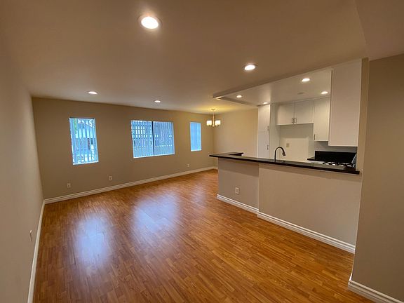 3rd image of 615 W Milford St #114