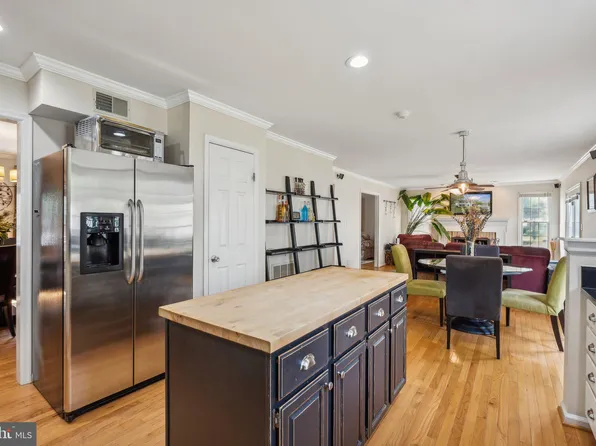 12832 Valleyhill St, Woodbridge, VA 22192