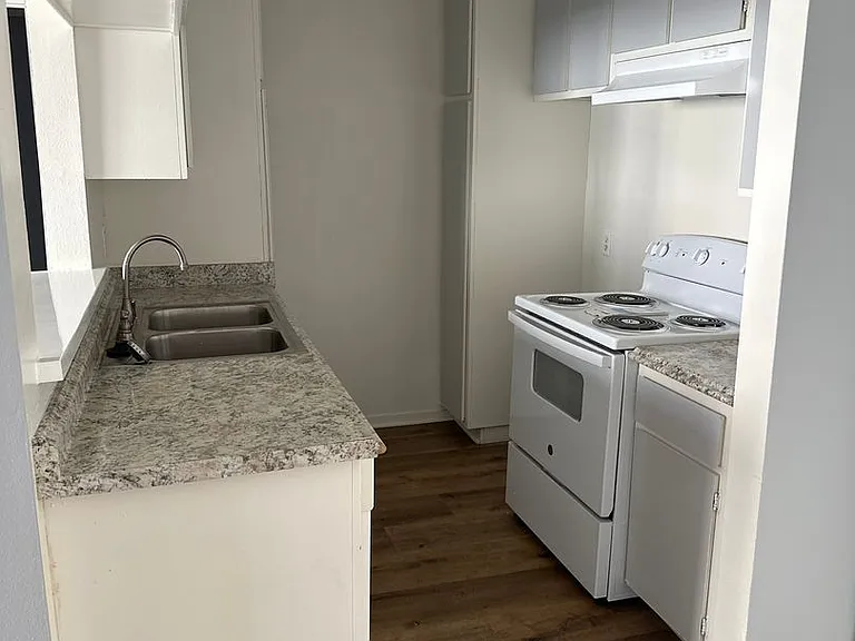 400 S. Kingsley Drive — Photo 18