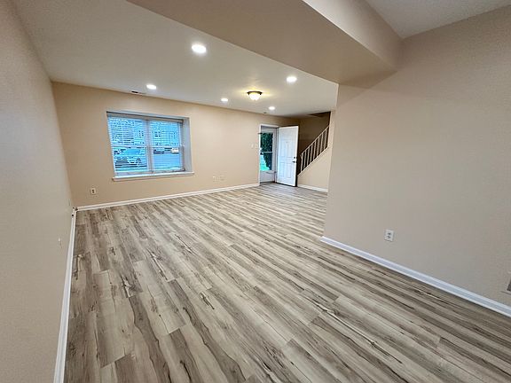 3rd image of 2 Churchill Cir