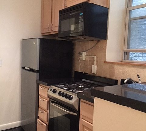 2nd image of 104 Suffolk St APT 1A