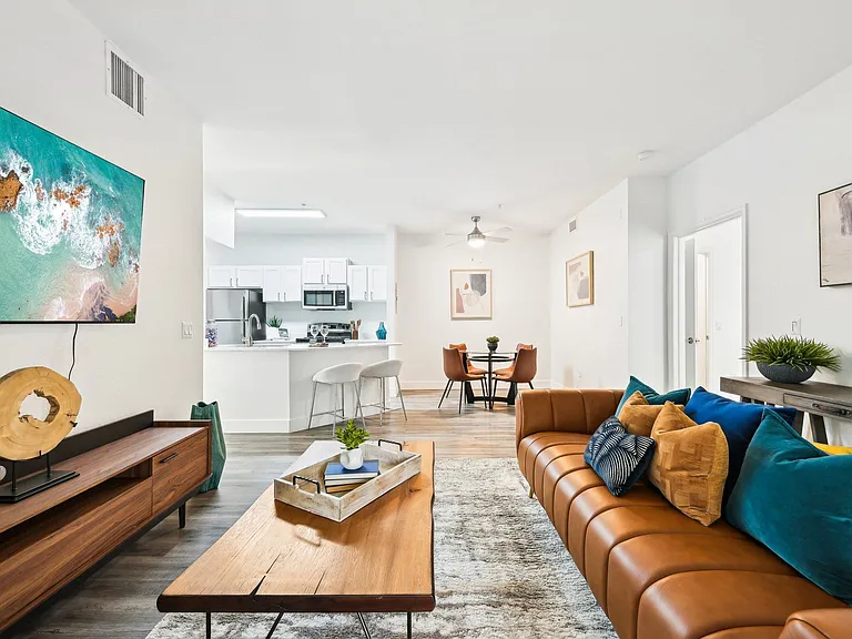 Stone Cliff Apartments — Photo 7