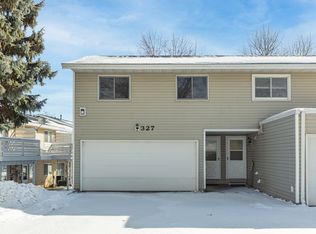 327 Shawnee Trl, Shakopee, MN 55379