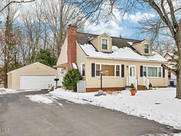 9 Kevin Lane, East Greenbush, NY 12061