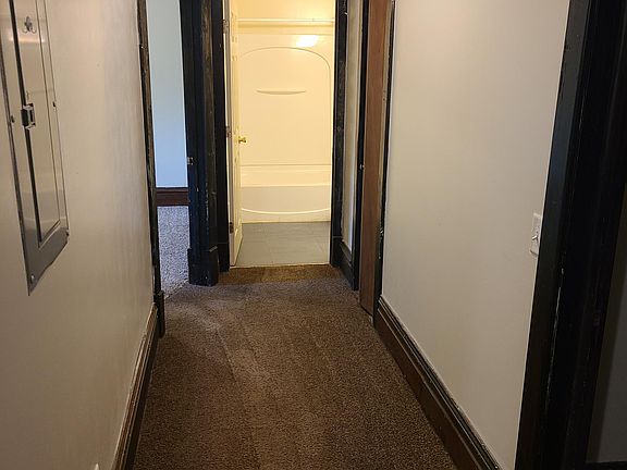 4th image of 1016 Washington Ave #9