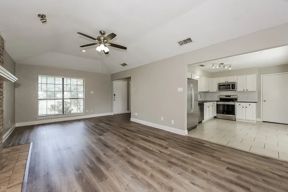 3 bed, 2.0 bath, 1346 sqft, $1,865 — Photo 3