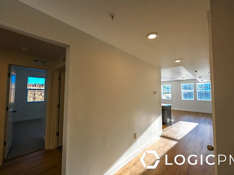 754 W Blue Magic Ln #201 — Photo 6