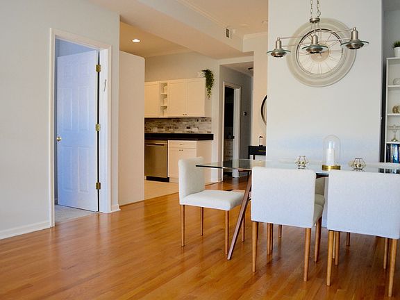 3rd image of 2226 N Lincoln Ave APT 3B