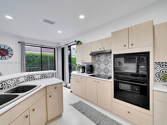 2nd image of 500-5 Cypress Pointe Dr E