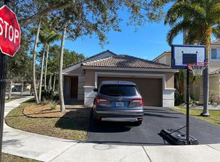 1205 Canary Island Dr, Fort Lauderdale, FL 33327