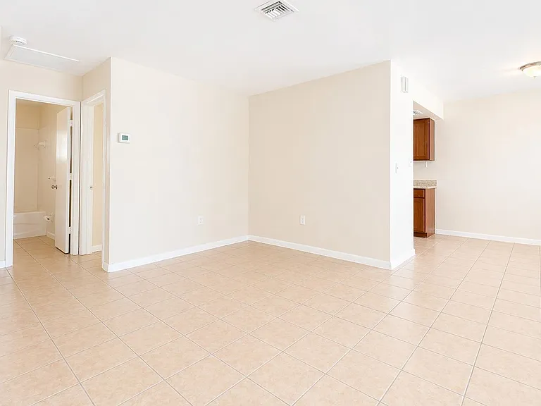 2105 Canal St — Photo 2