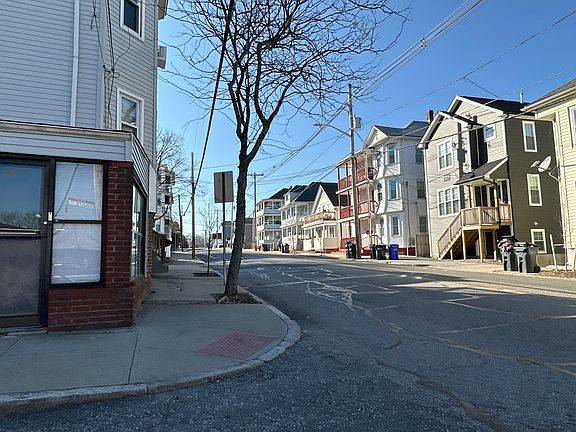 4th image of 139 Dante St