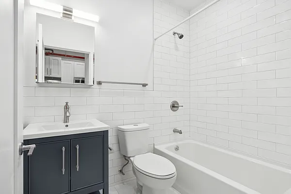 Bathroom, photo 1