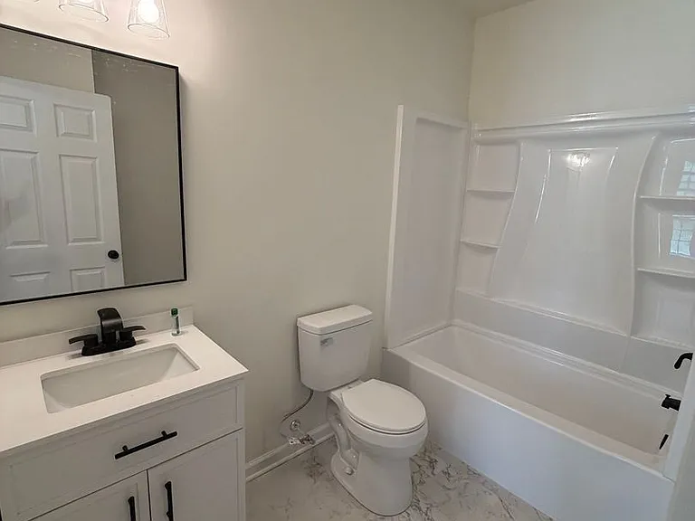 1013 Riverside Dr — Photo 6