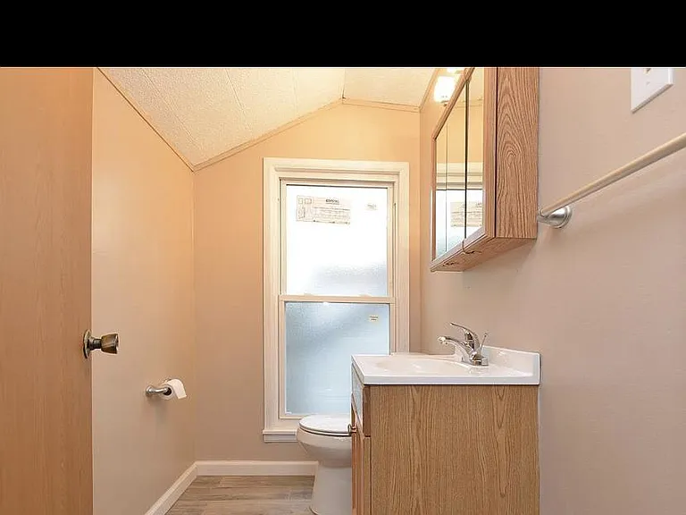3619 Risch Ave — Photo 10
