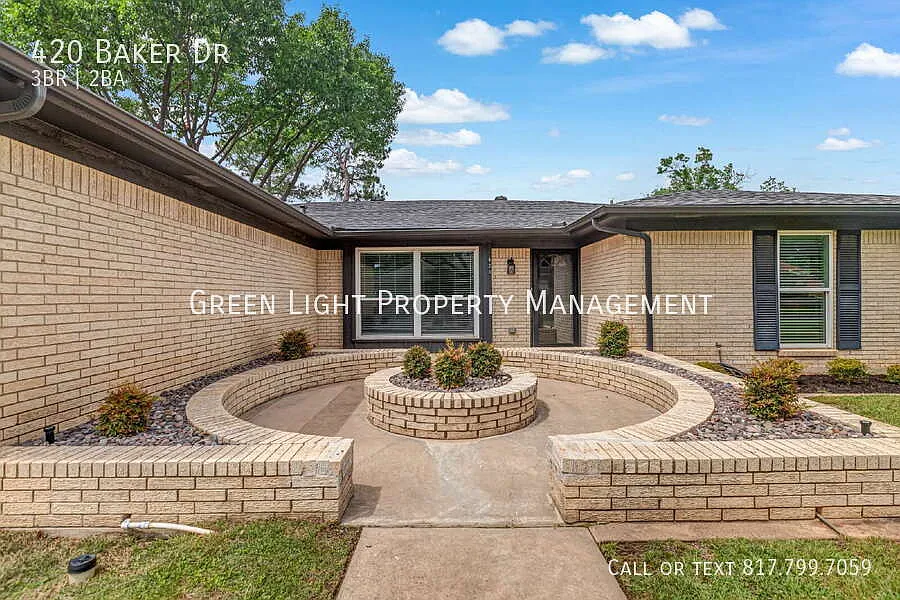 Building Photo - 420 Baker Dr