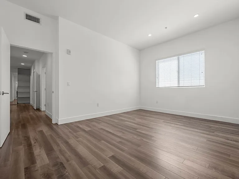 1215 S Bedford — Photo 12