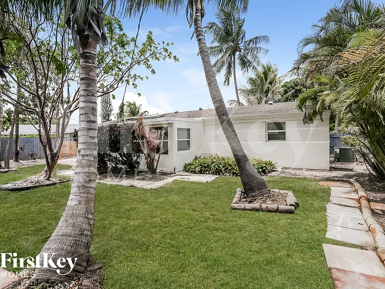 470 NW 41st St — Photo 15