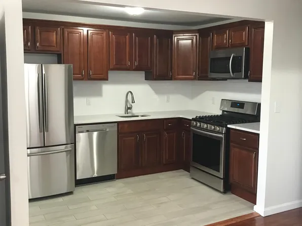 124 Suburbia Ter, Jersey City, NJ 07305