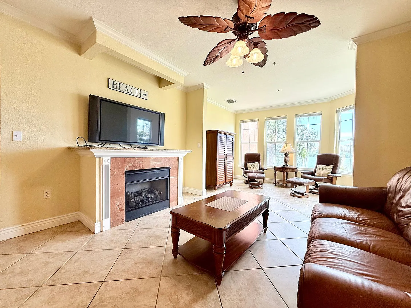 Furnished waterfront 2Bedrooms / 2Baths condo | Resort-style living in Grand Venezia! — Photo 2