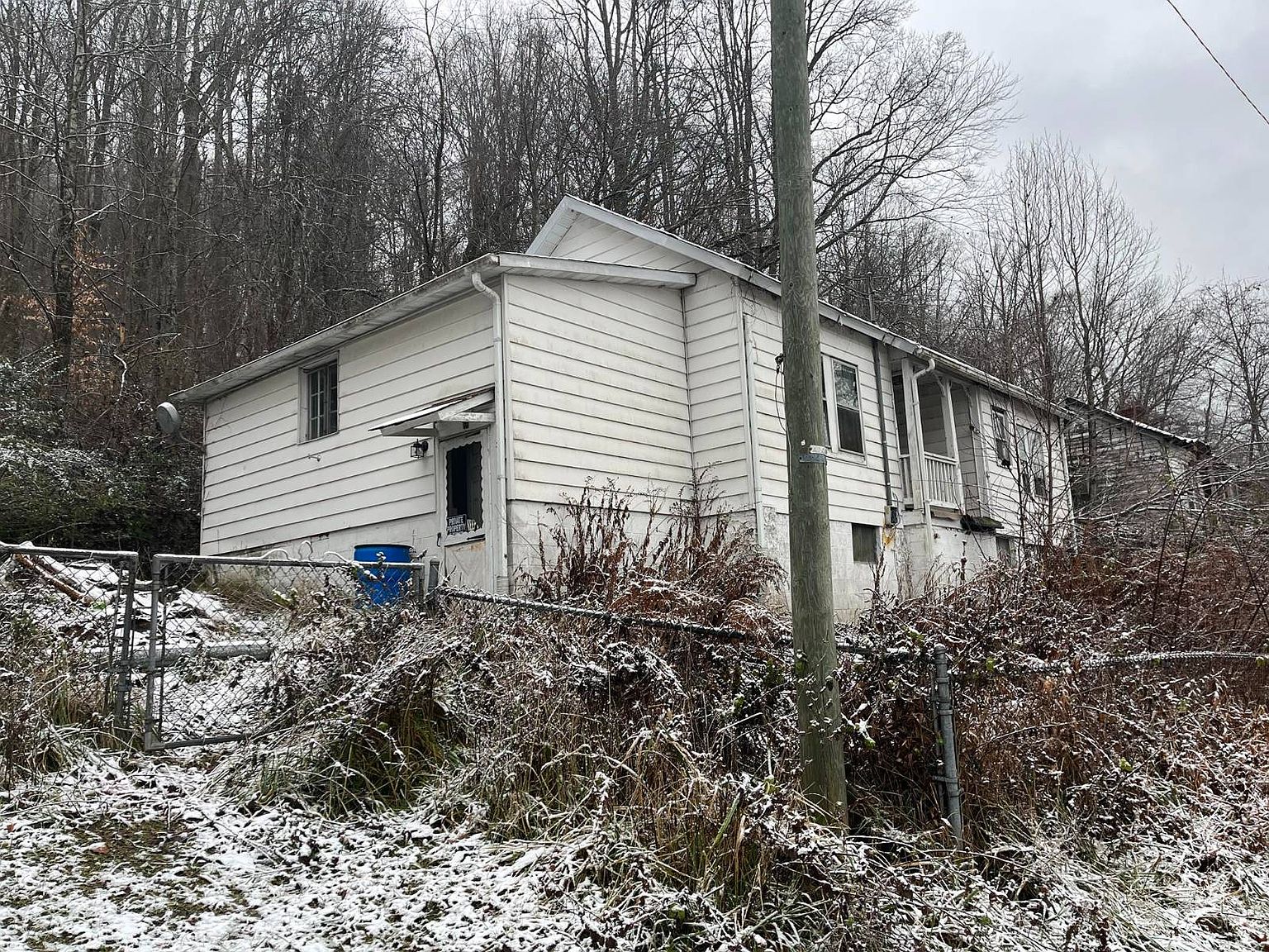 140 loggins st lester wv 25849 mls 11228885 zillow
