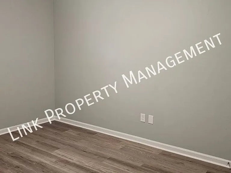 900 Peppermill Rd — Photo 5