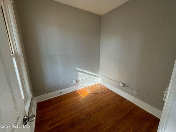 166 2nd St #3
