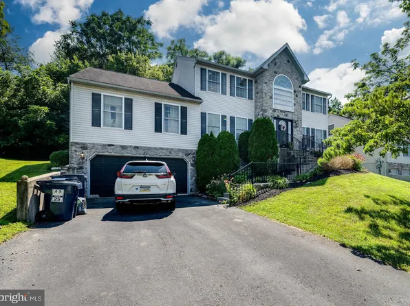 4660 Dunham Dr, Reading, PA 19606