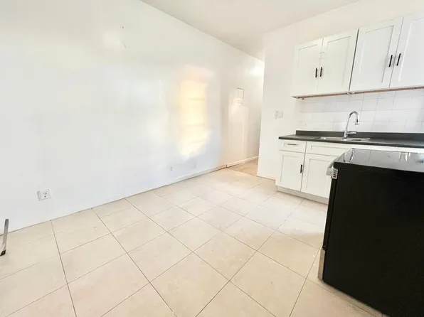 1677 President Street image 7 of 11