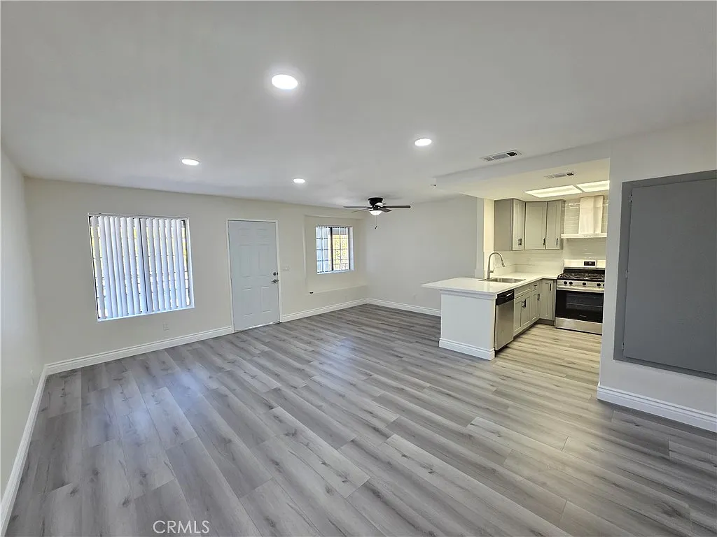 2 bed, 950 sqft, $1,975 — Photo 4