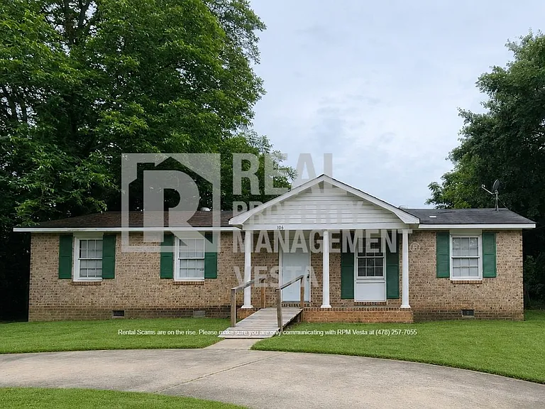 106 Hazel Dr — Photo 1