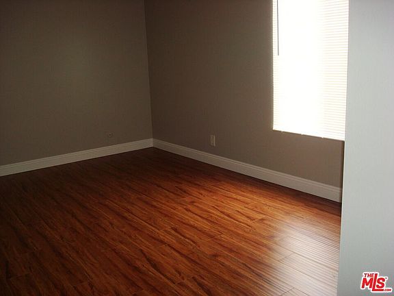 5th image of 15425 Sherman Way APT 231