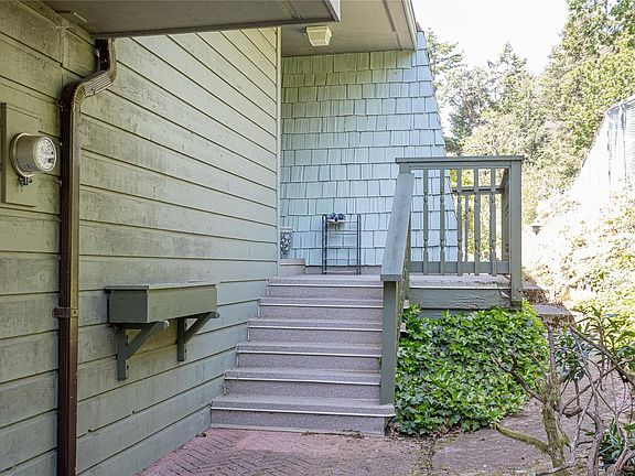 5th image of 1572 Knight Court Rd