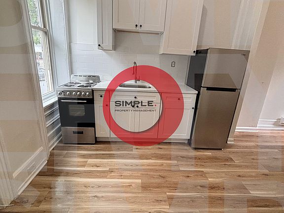 4th image of 434 Woodward St #A