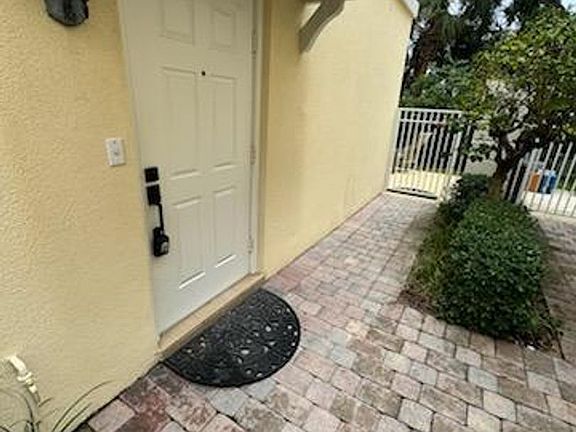 4th image of 500 Capistrano Dr