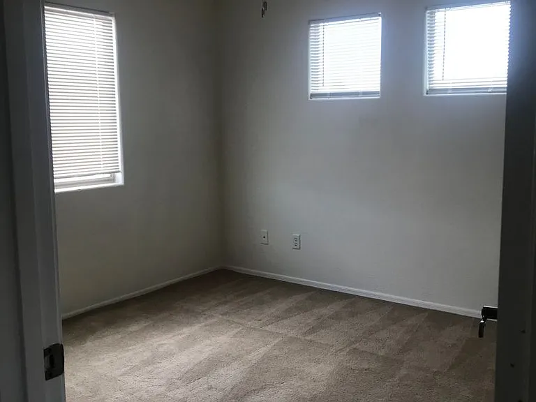 14666 W Mauna Loa Ln — Photo 23