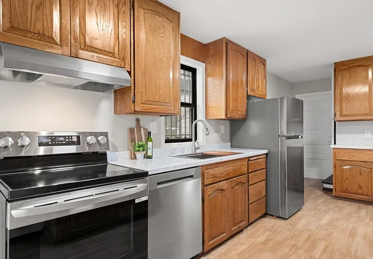 2301 W Sharp Ave — Photo 2
