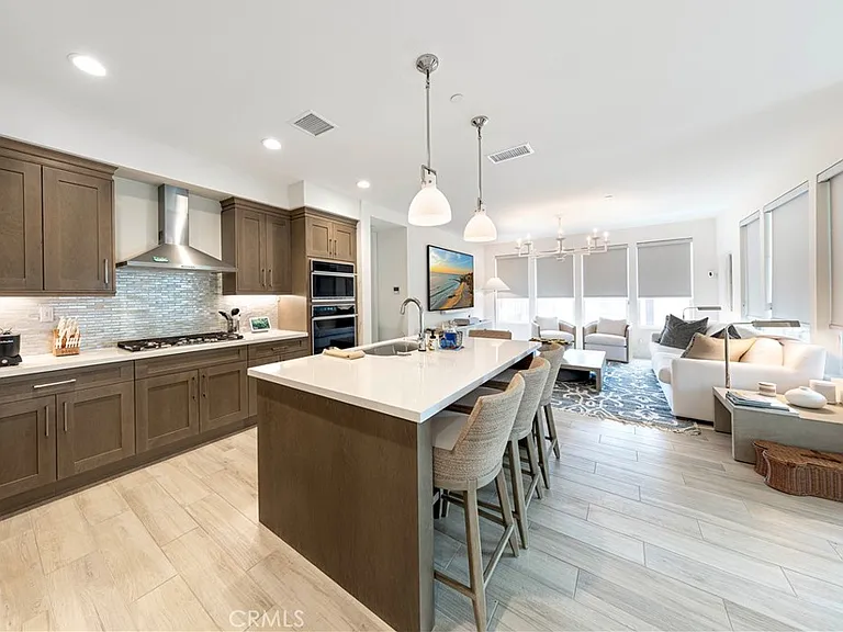983 Doheny Way — Photo 14