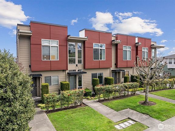 2nd image of 2131 Yakima Avenue