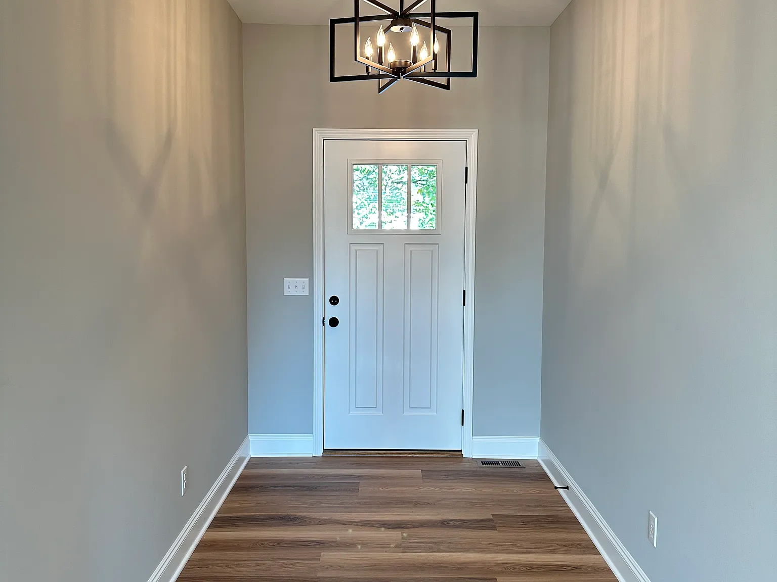 3 bed, 1576 sqft, $2,395 — Photo 2