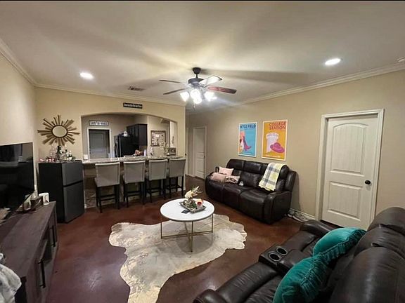 3rd image of 514 Deacon Dr