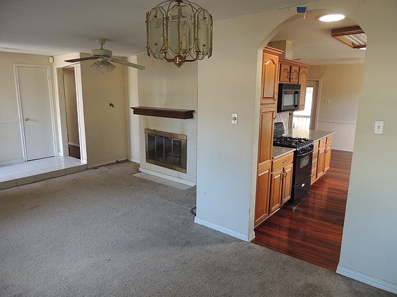 3rd image of 2648 Laramie St