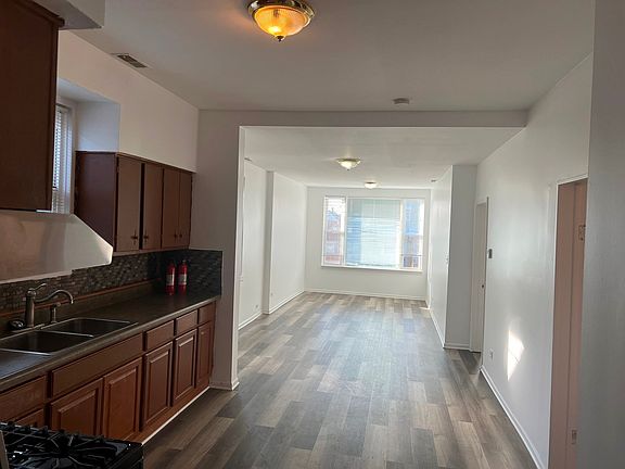 3rd image of 4533 S Richmond St