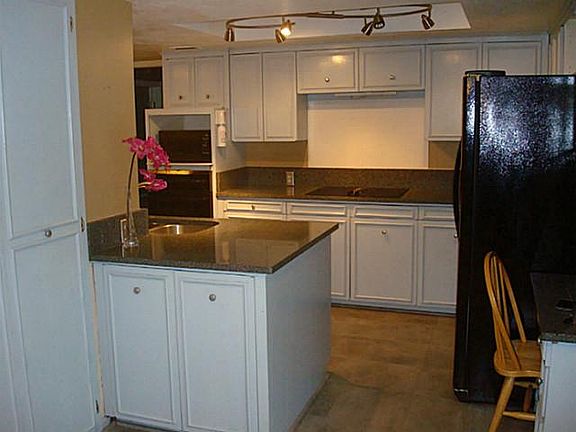 4th image of 2212 Shady Creek Dr